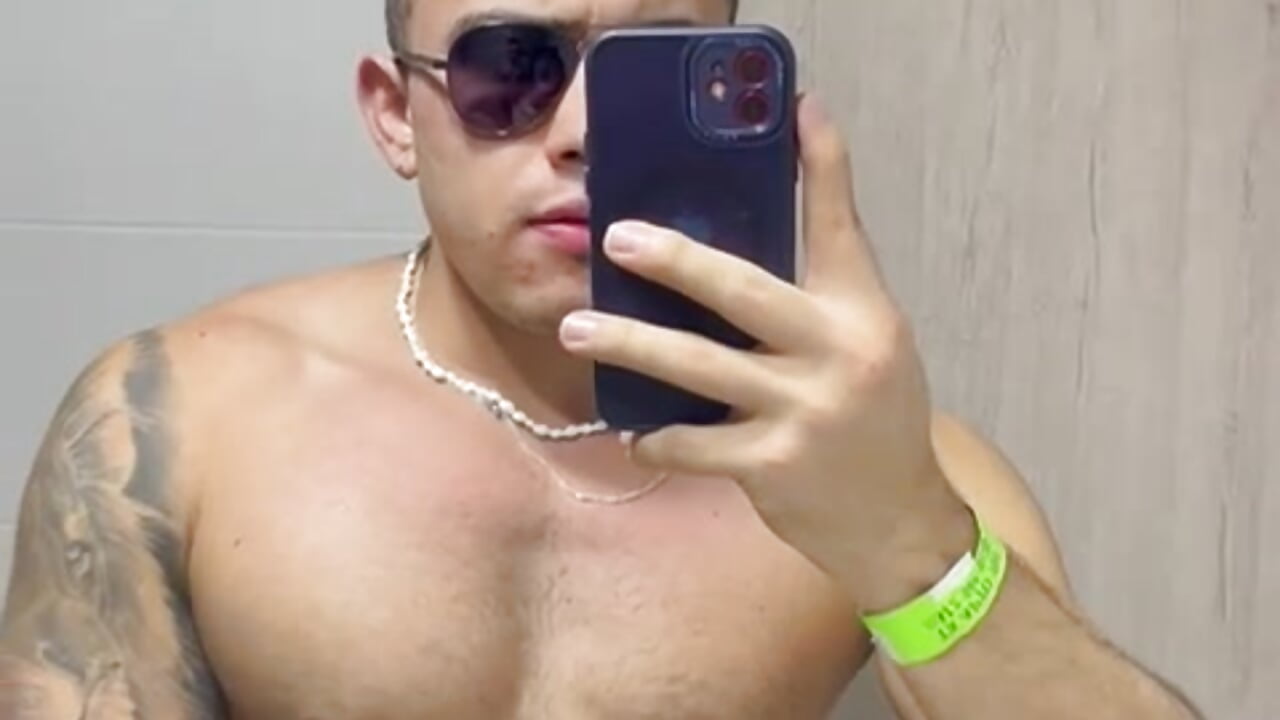 YOU LIKE SEXY MUSCULAR GUYS ? - video od modelky/modela LucasJewely