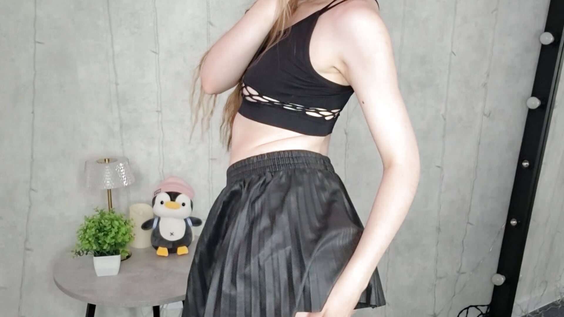 I want to tease you a little.－カメラキャストのJoann_Shermannの動画