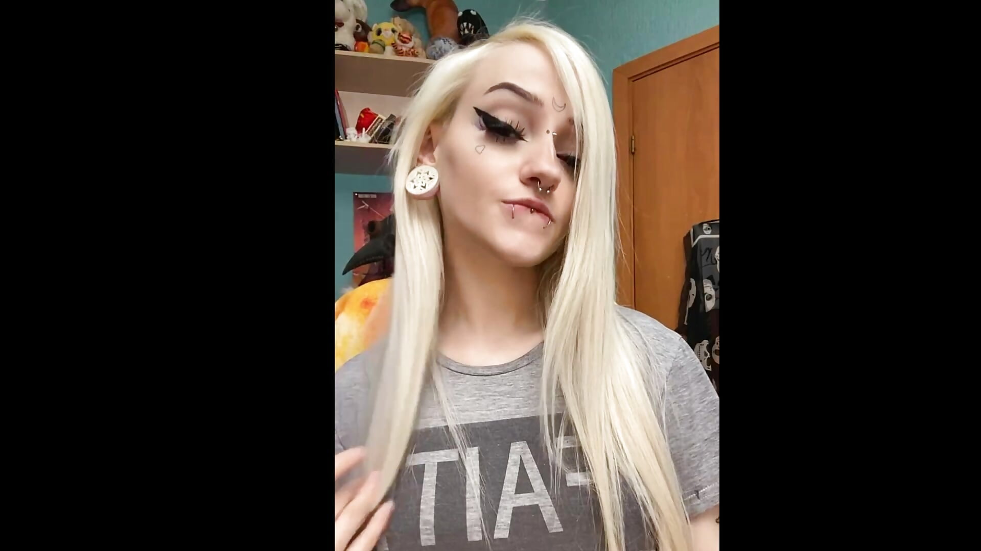 Do you like my hot piercing?) - video by Manuela_unicorn cam model