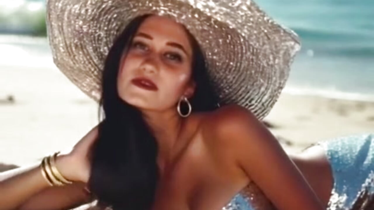 love beach  time - video by Lucky_Lana cam model