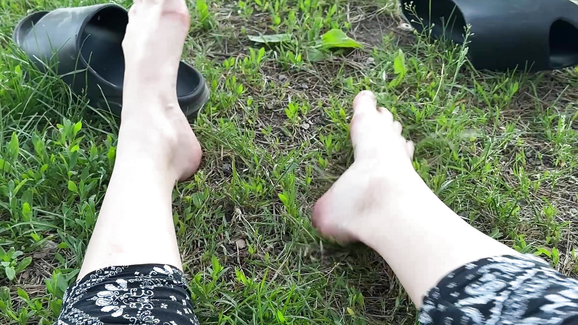 The best summer shoes are slippers 🩴 - video by AshleyD_ cam model
