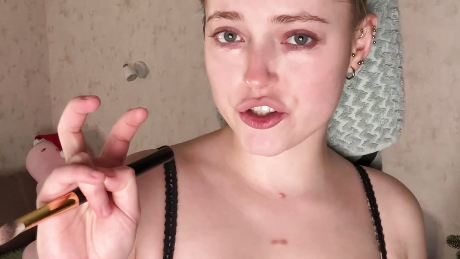 Mew– AshleyD_ kameramodell videója