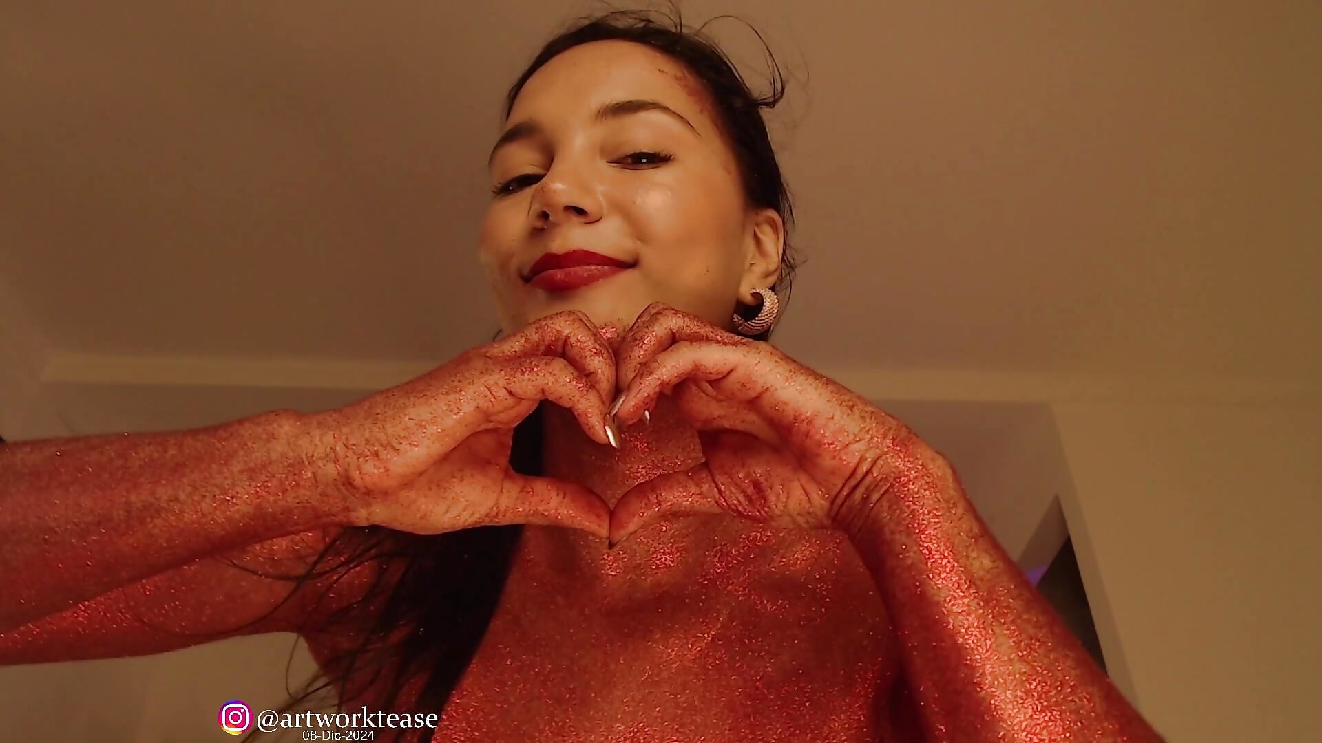 The first show and the last one with glitter and I still have glitter all over my apartment. - video av wendylive cam-modell