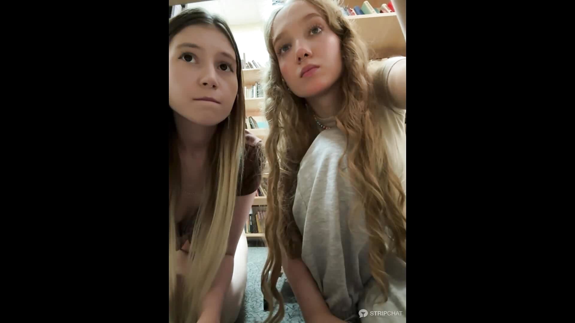 Nancy and Lulu: Nancy risky show tits in public library but stranger caught her 🍒😱 - video di bambi_lu modella di cam
