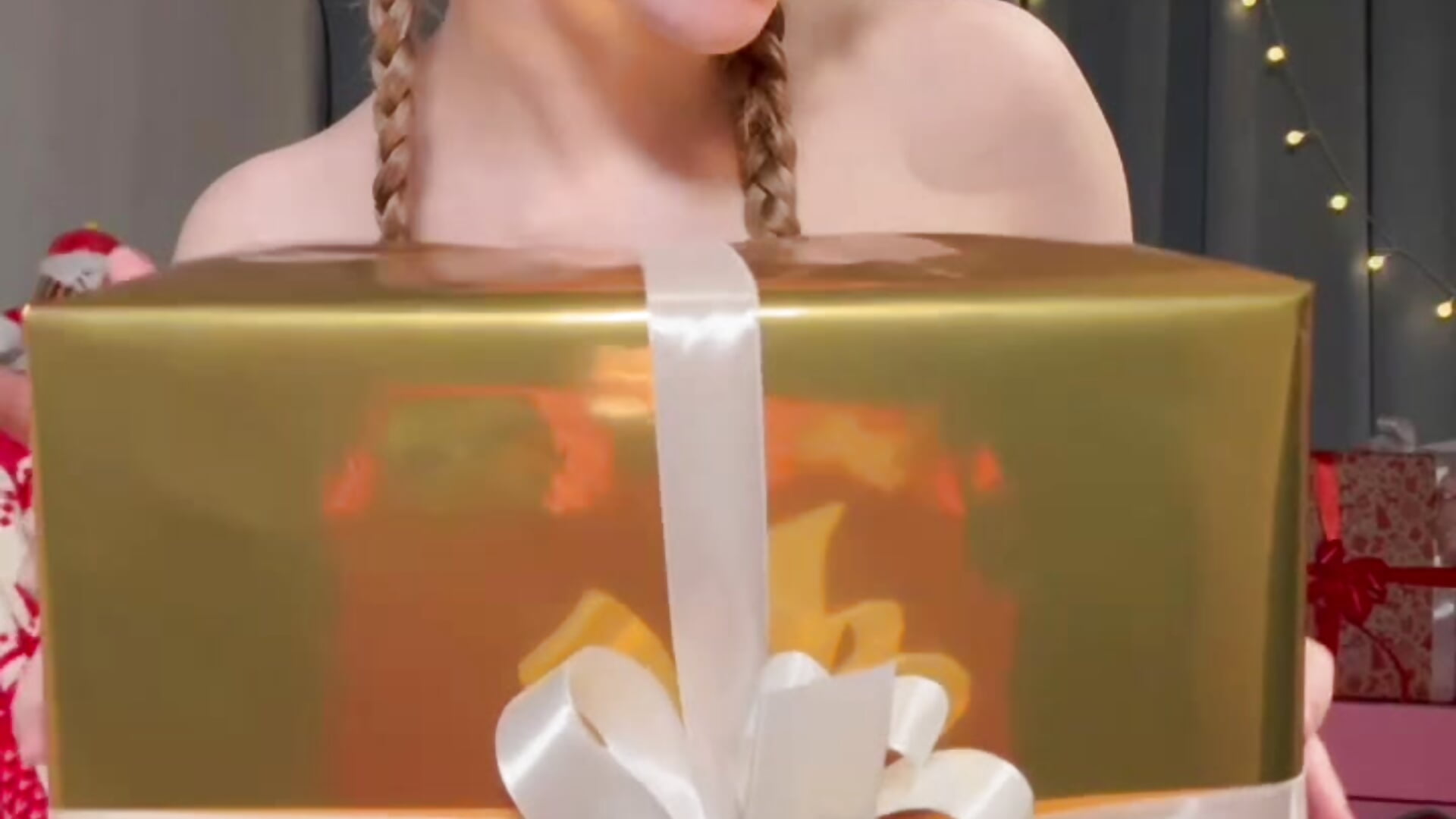 am i ur Christmas gift?🎁 - video by bambi_lu cam model