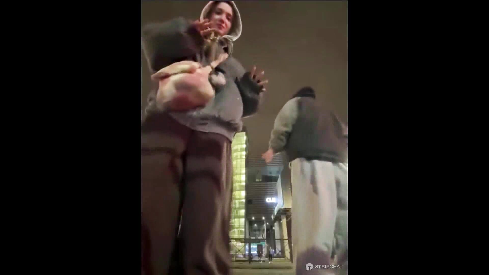 Arya and Lulu: Dance together on the night street 🌃 - bambi_lu主播的视频
