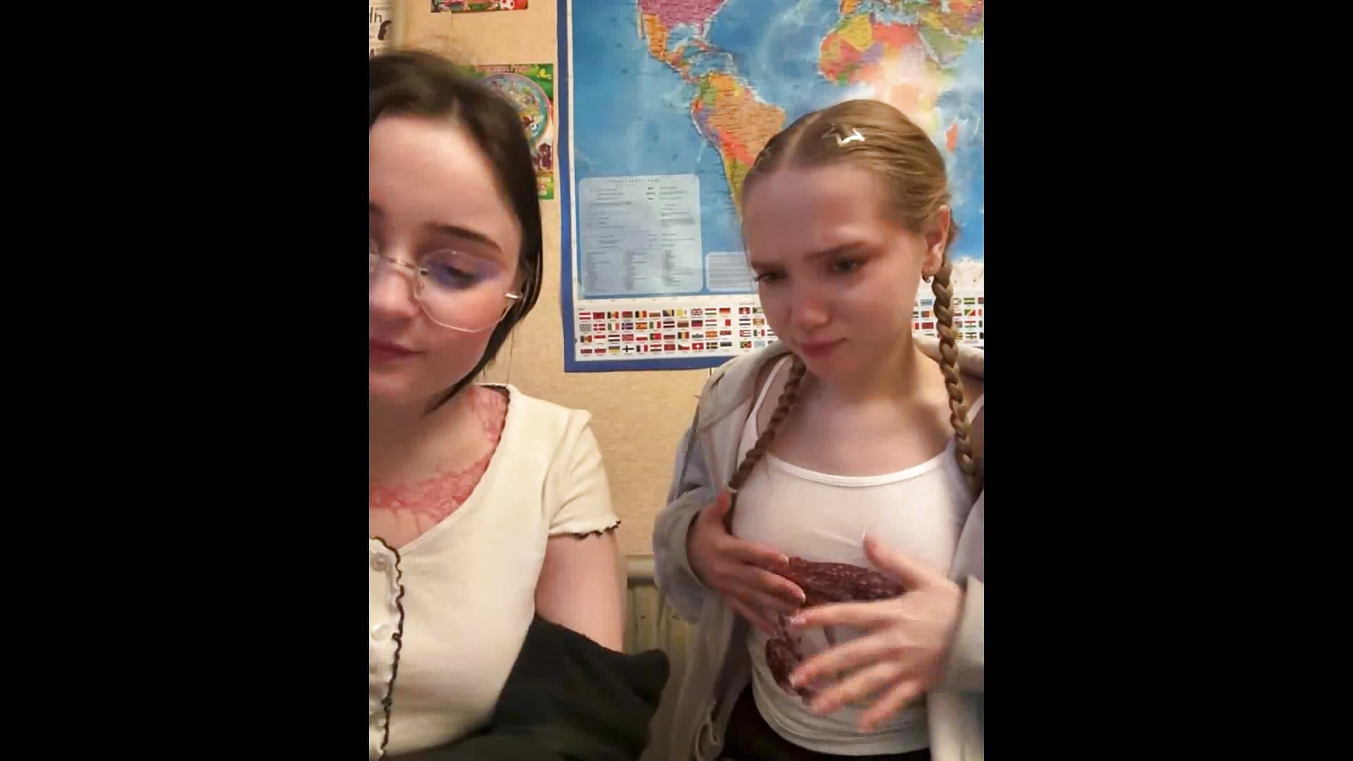 Arya and Lulu: Lulu feel vibes and moan in class but seems like teacher notice it 😝 - video by bambi_lu cam model