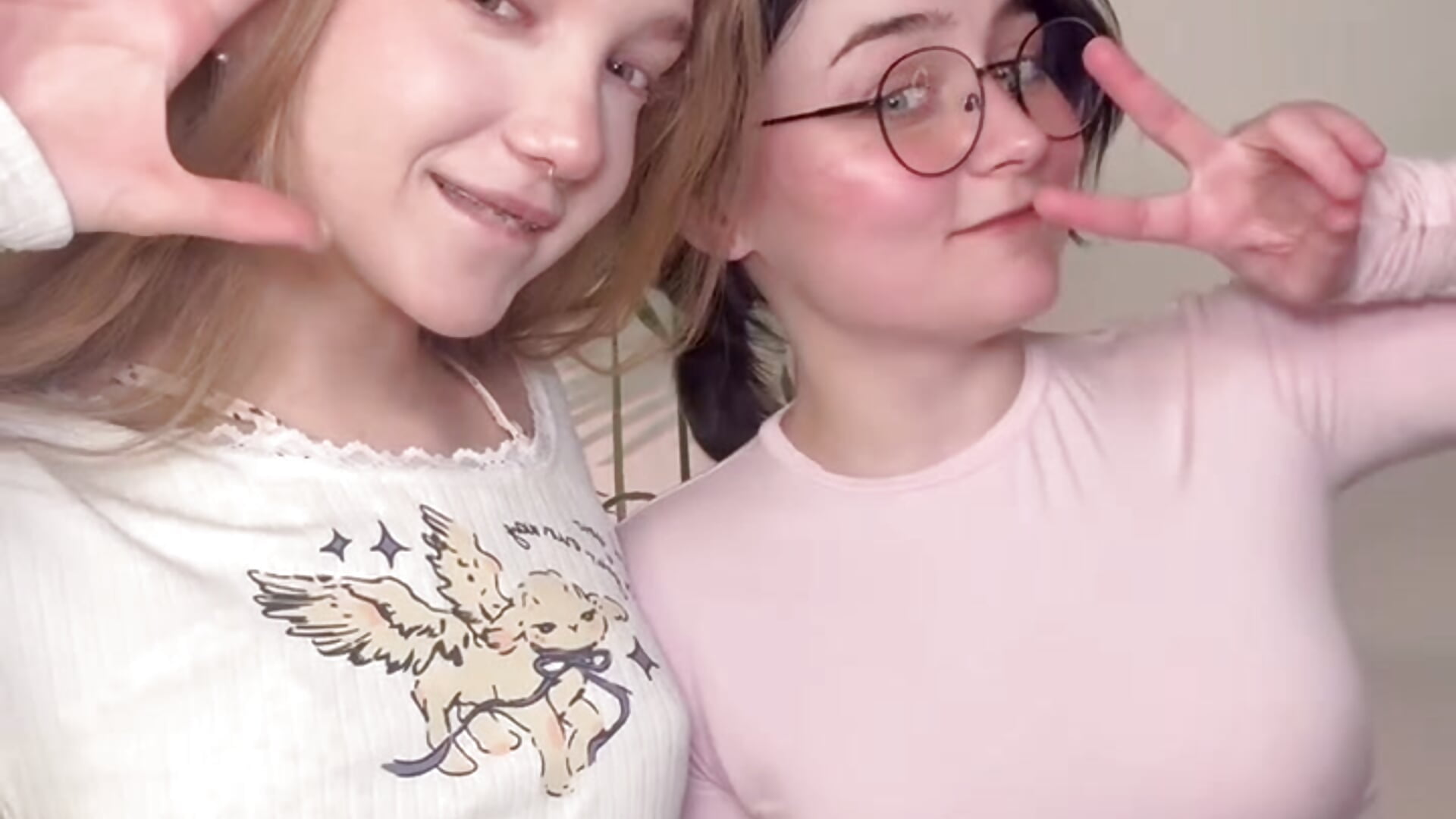 Arya's 1st time streaming on public!!🍭🍬 - video bambi_lu kameramallilta