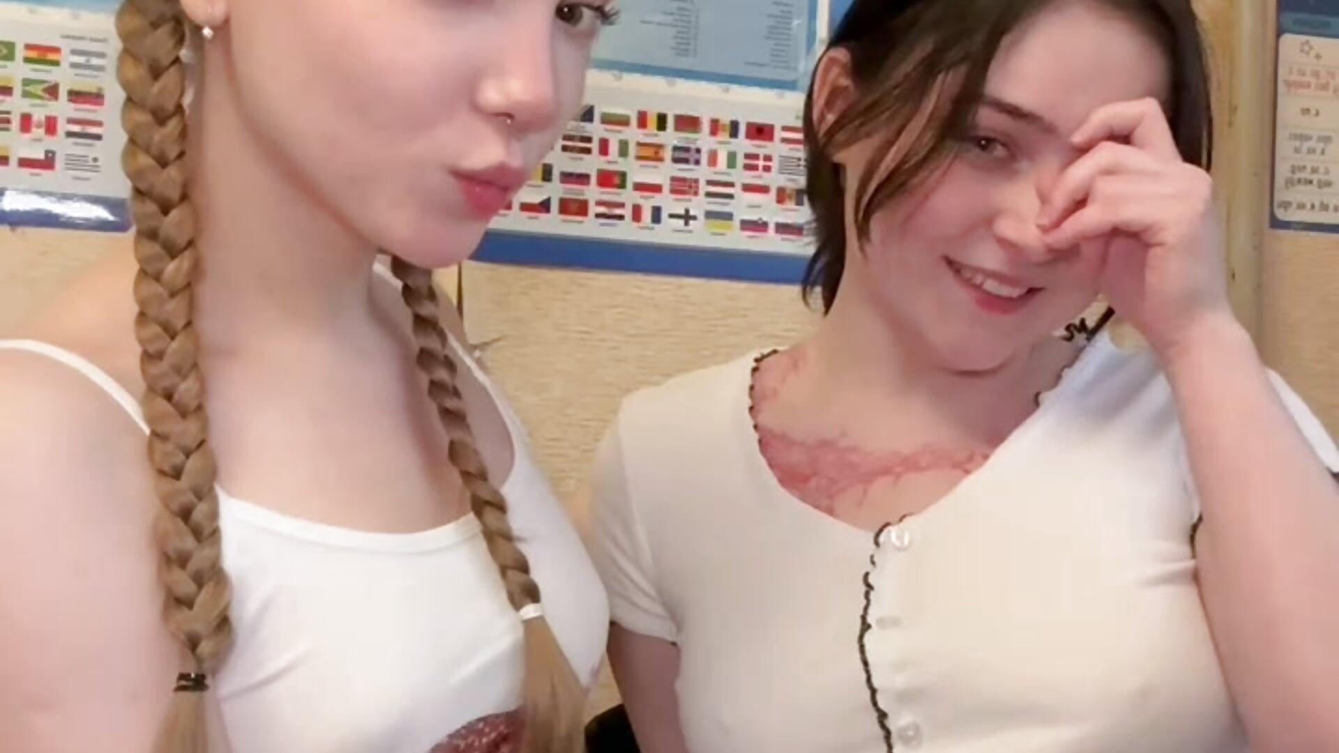 🌷Lulu and Arya TOPLESS🌷 - Vídeo de bambi_lu, modelo de vídeos