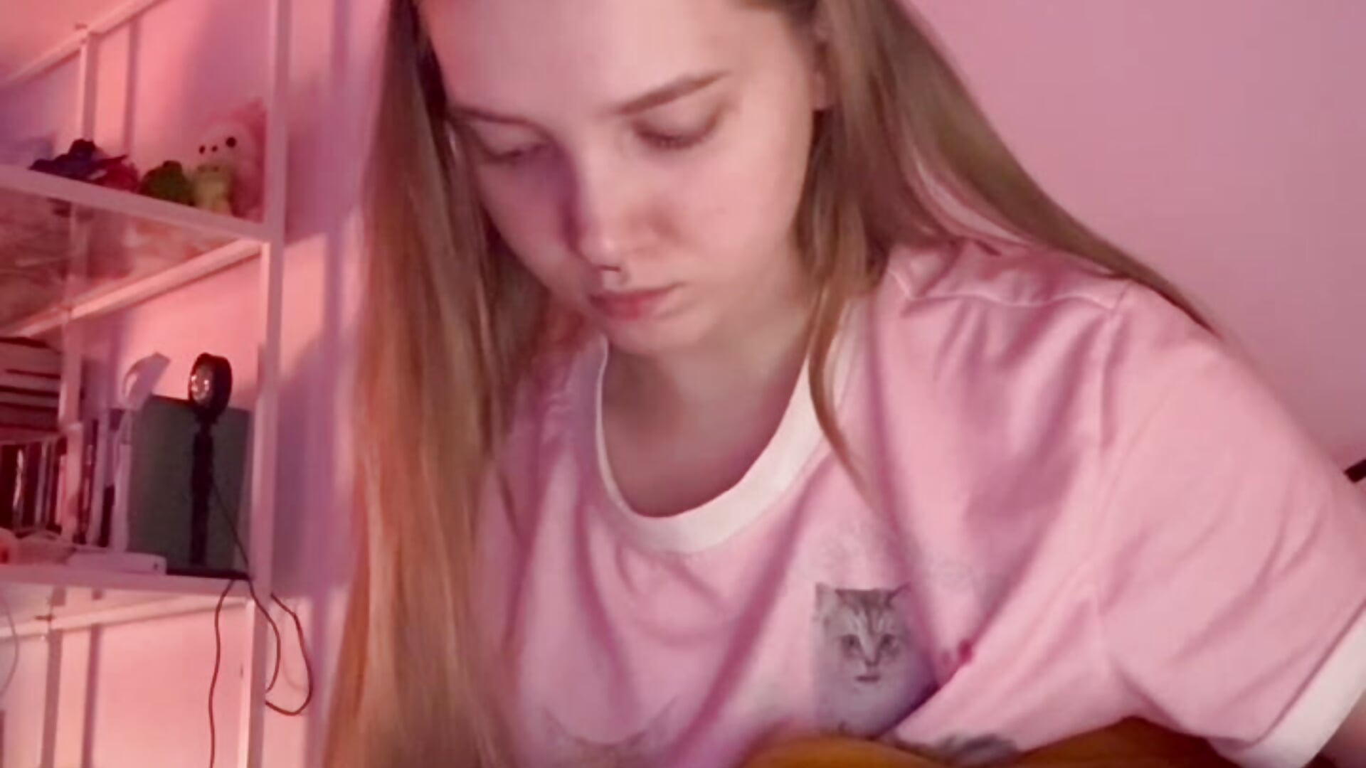 do u know this song?🎓－カメラキャストのbambi_luの動画