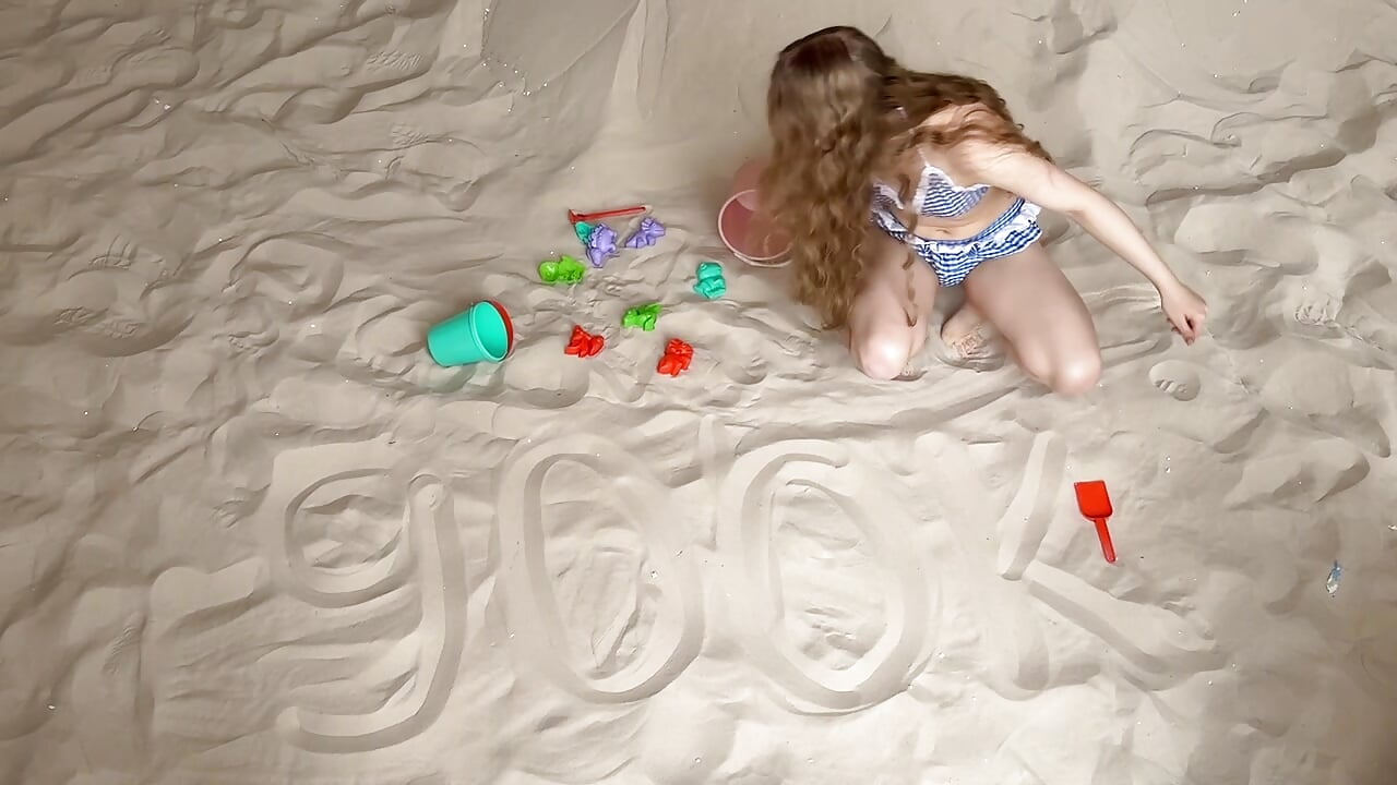 busy girl making mess⛱️🧸 – video af bambi_lu cam-model