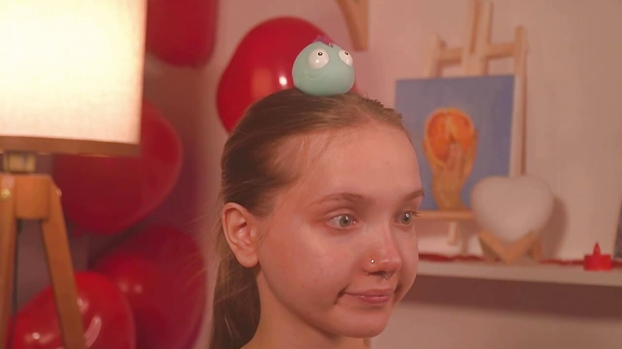 little fish staring at u🐟– bambi_lu kameramodell videója