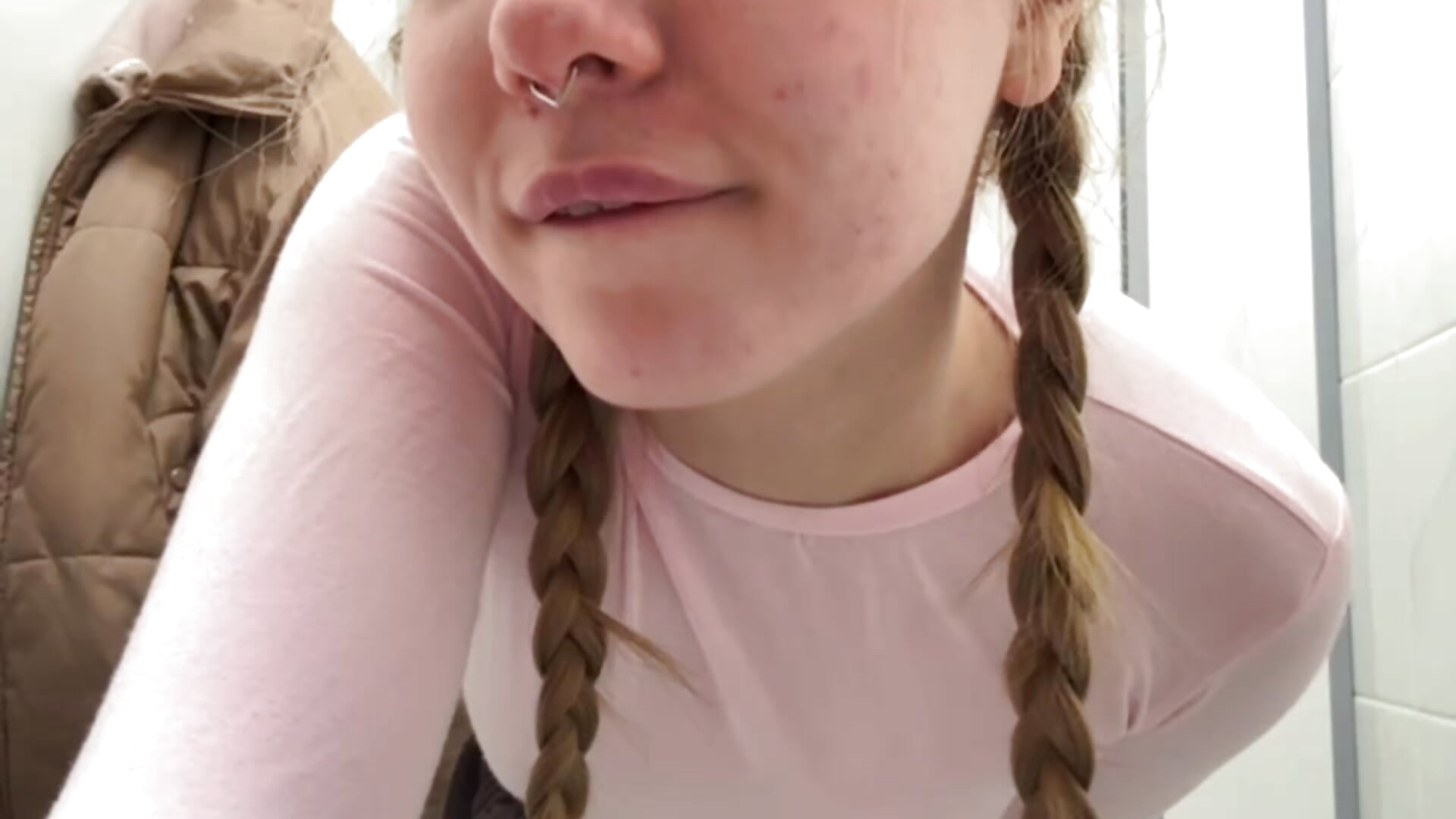 wanna say brlbrlrbbrrr🥵－カメラキャストのbambi_luの動画