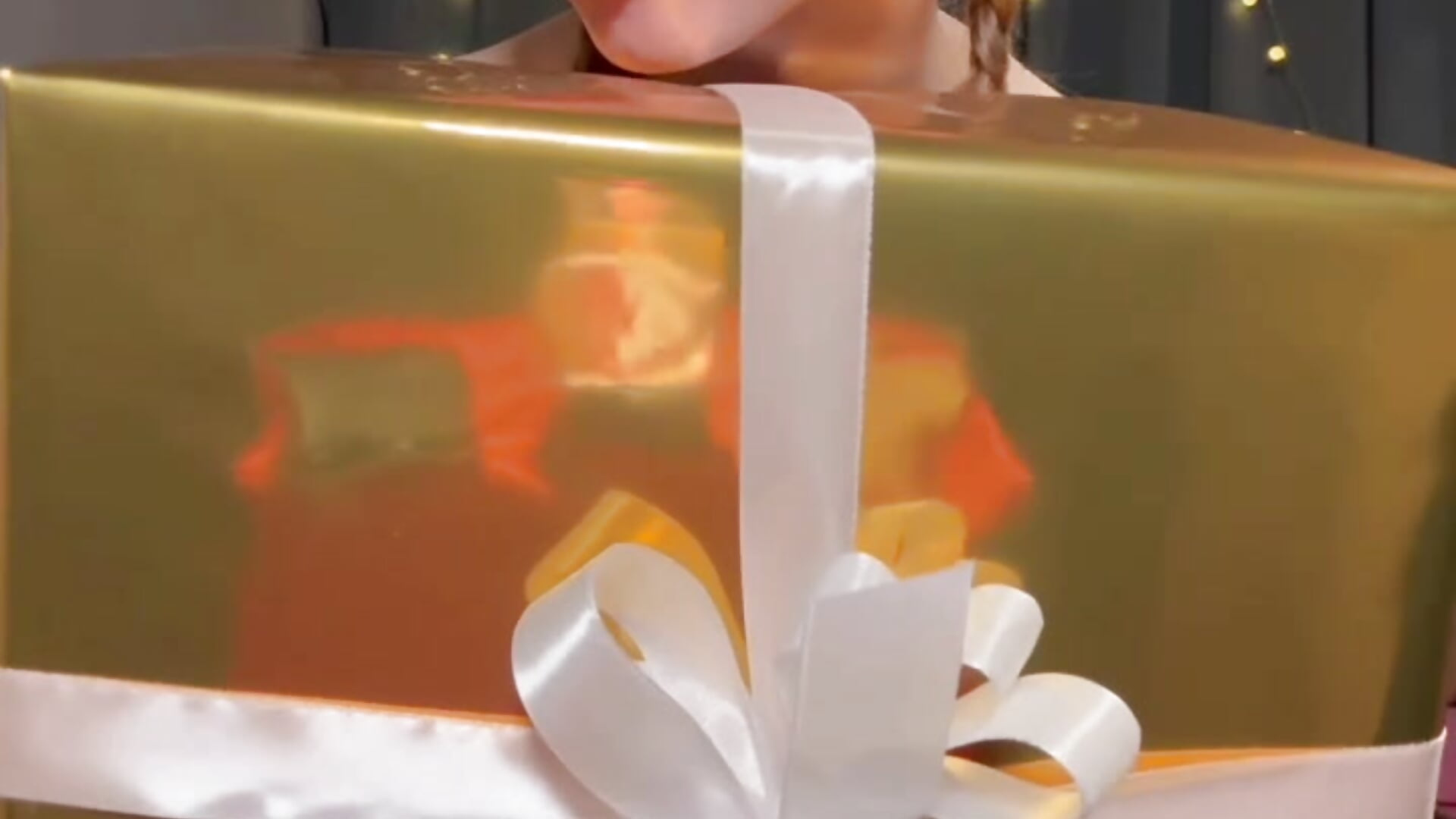 wanna see what's under the bow?🎀 - video by bambi_lu cam model