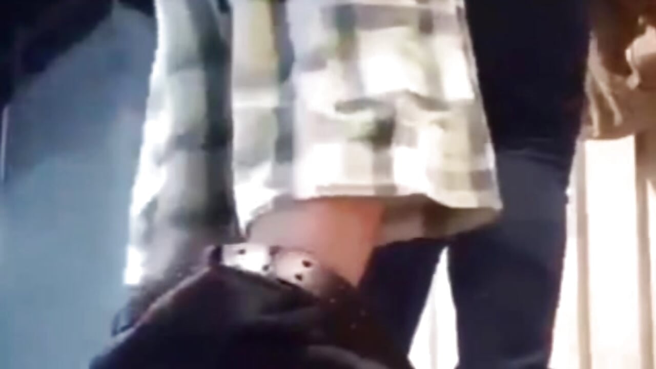 صبي نونو ناكني ف الشارع خرجت زبو من كسي ودخلته ف طيزي لاتمتع He did it in the street with his small - video oleh frashaawy kamera model