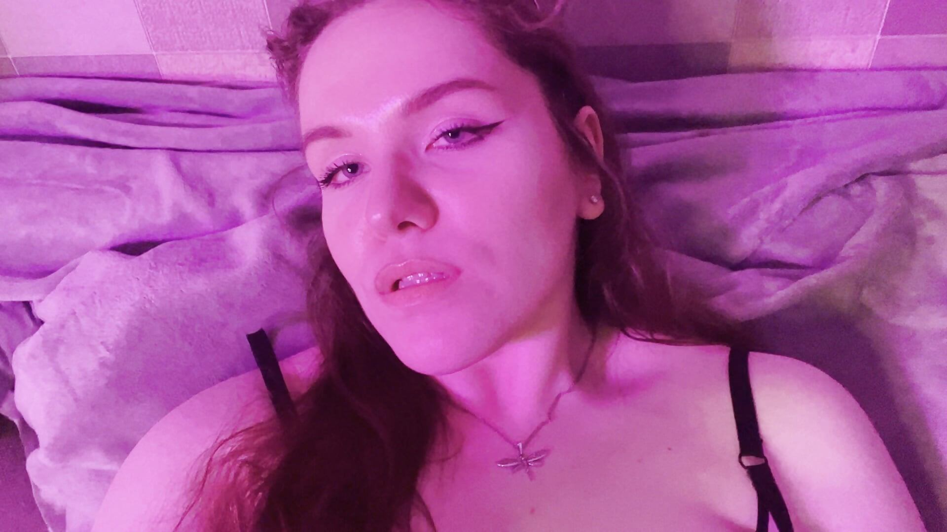 Got a good look at me yet? Tip and I'll slip this lace right off… 💋