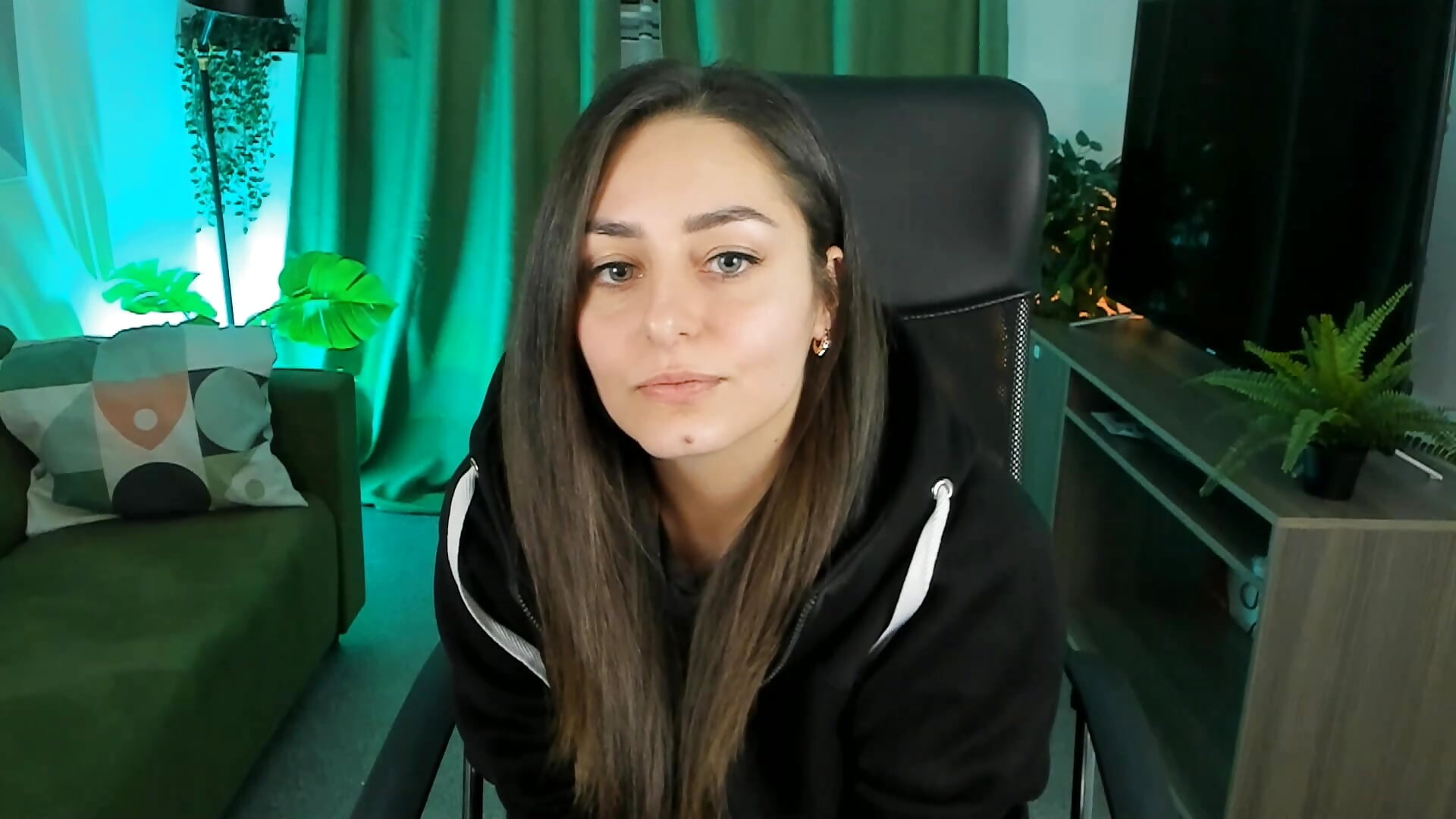 Im Valerii - video by ValeriiMills cam model