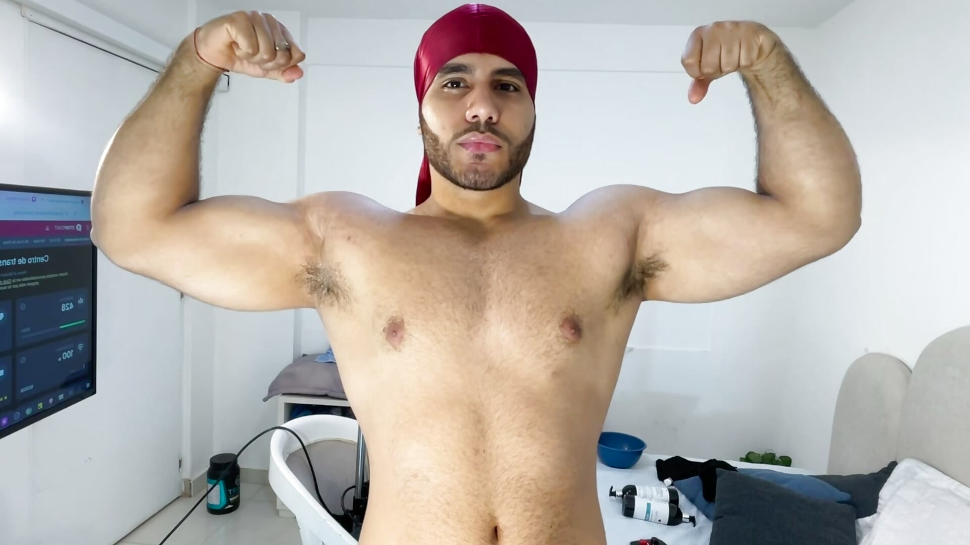 FULL NAKED posing like a bodybuilder - video van ibraiimm cam-model