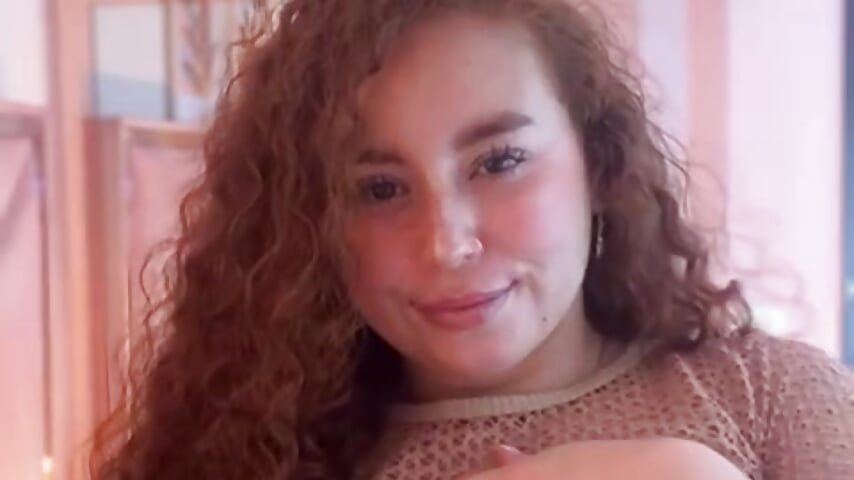 Mmm Ammber is very horny and eager to play - video của người mẫu cam AmmberJones