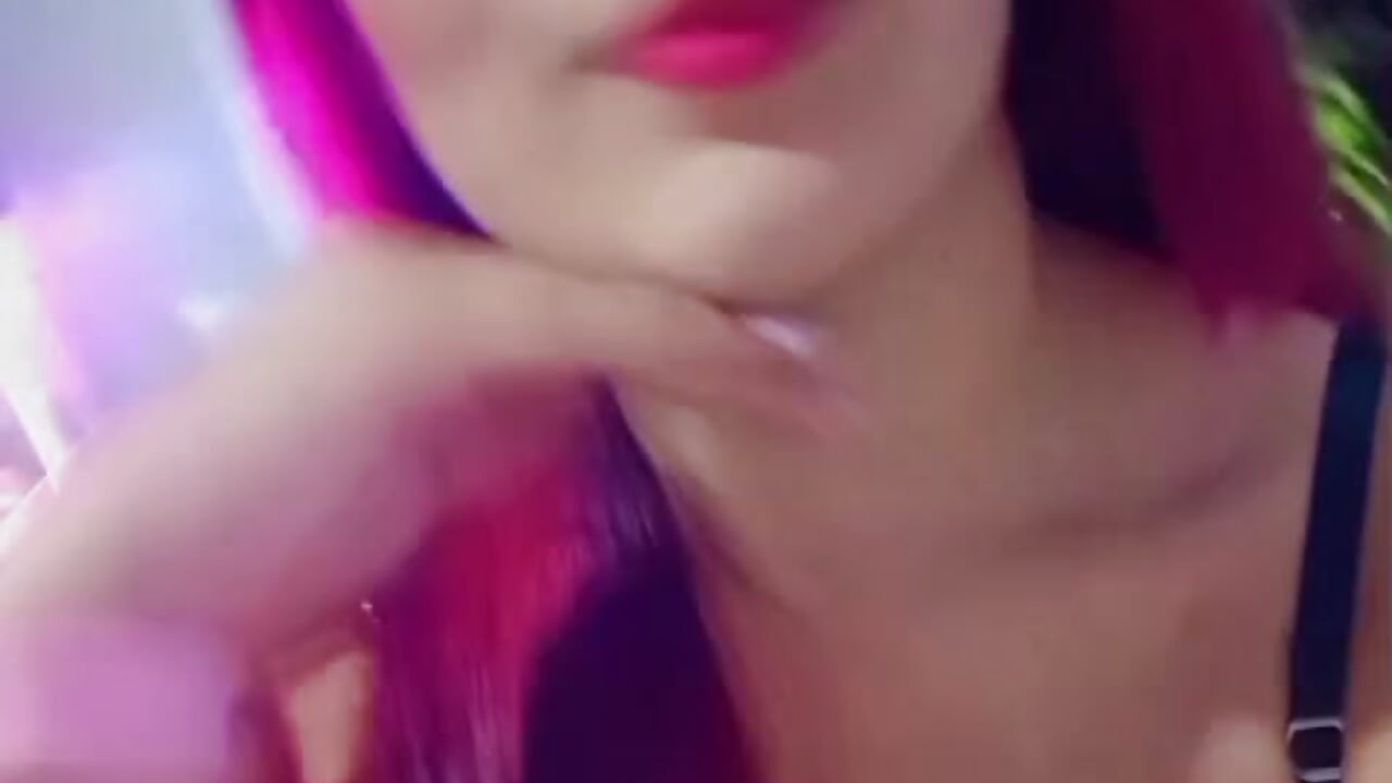 kisses ❤️ - video by kylieBensoon cam model