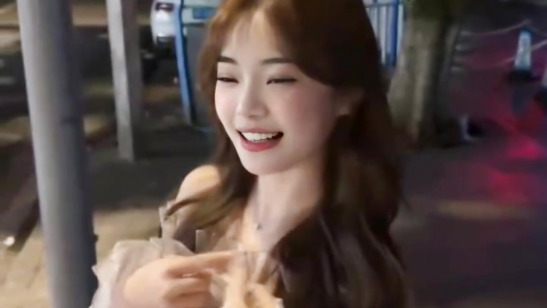 小鸟依人 - video di AiBanana modella di cam