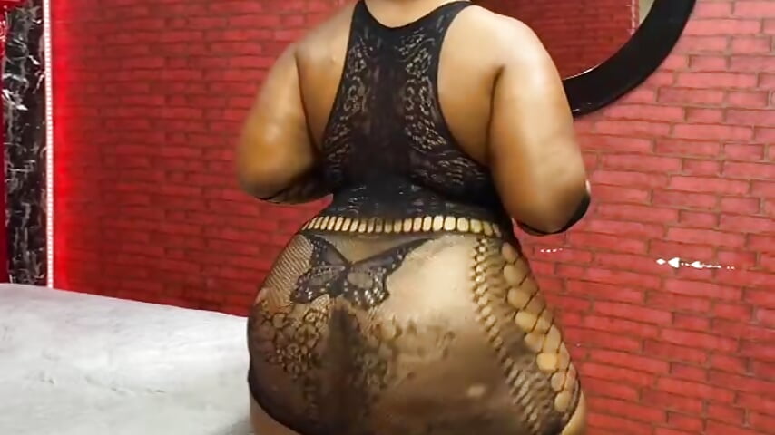 I'm so horny that I could put a cock in my ass and another in my pussy😈🔥 - Vídeo de WALESKABBW_ASS, modelo de vídeos