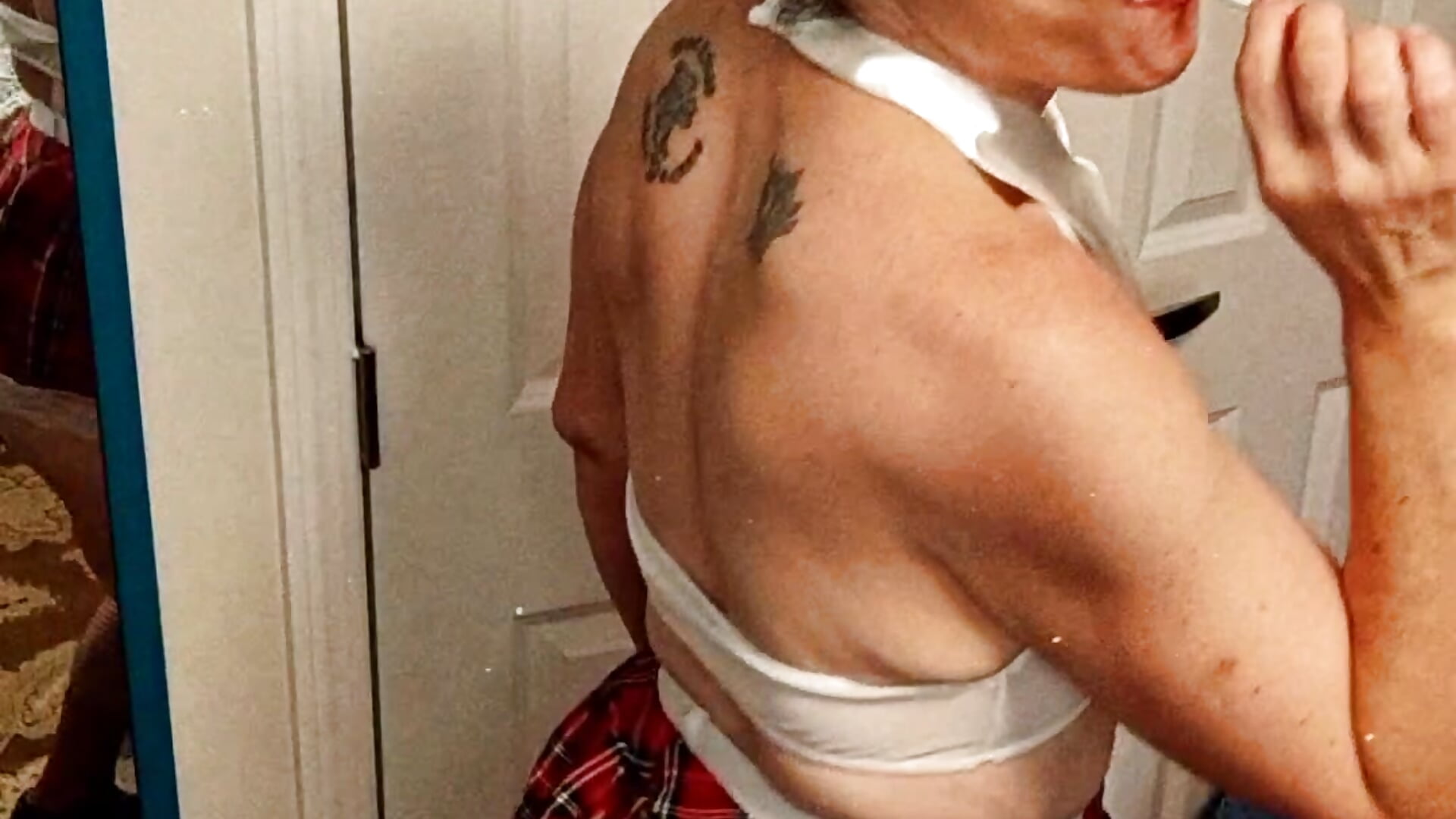 Sexiebabi Licking Lollipop Naughty School Girl Dancing - video của người mẫu cam sexiebabi