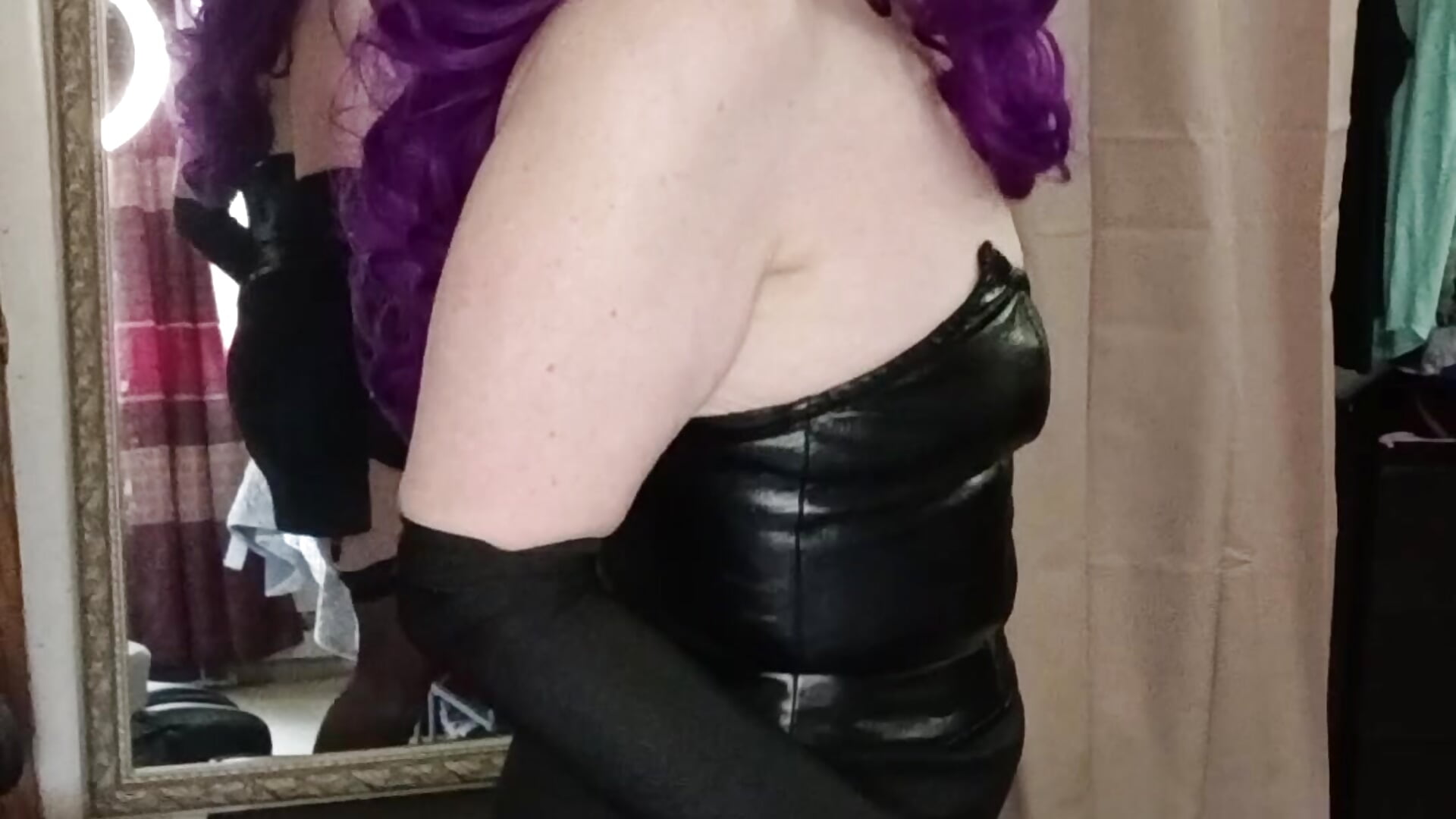 Sexie Babi Two Point O Burlesque in Purple and Black - video của người mẫu cam sexiebabi