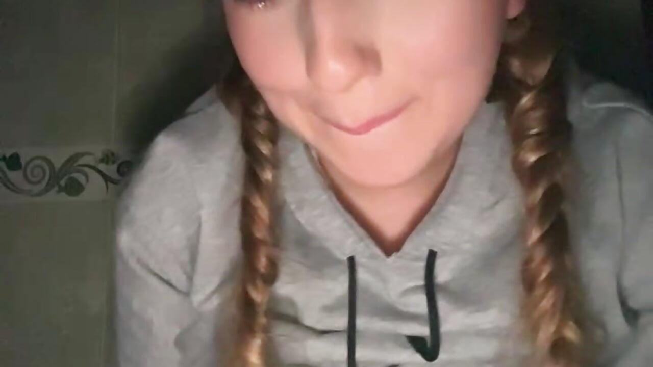 "A Game, Naughty in the Bathroom" 🤫🔥－カメラキャストのBaby__Otakuの動画