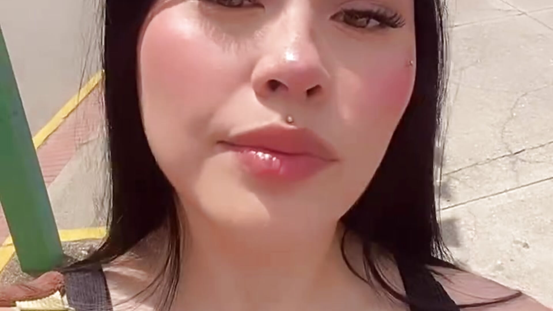 Walk with me - video oleh Hell_luna kamera model