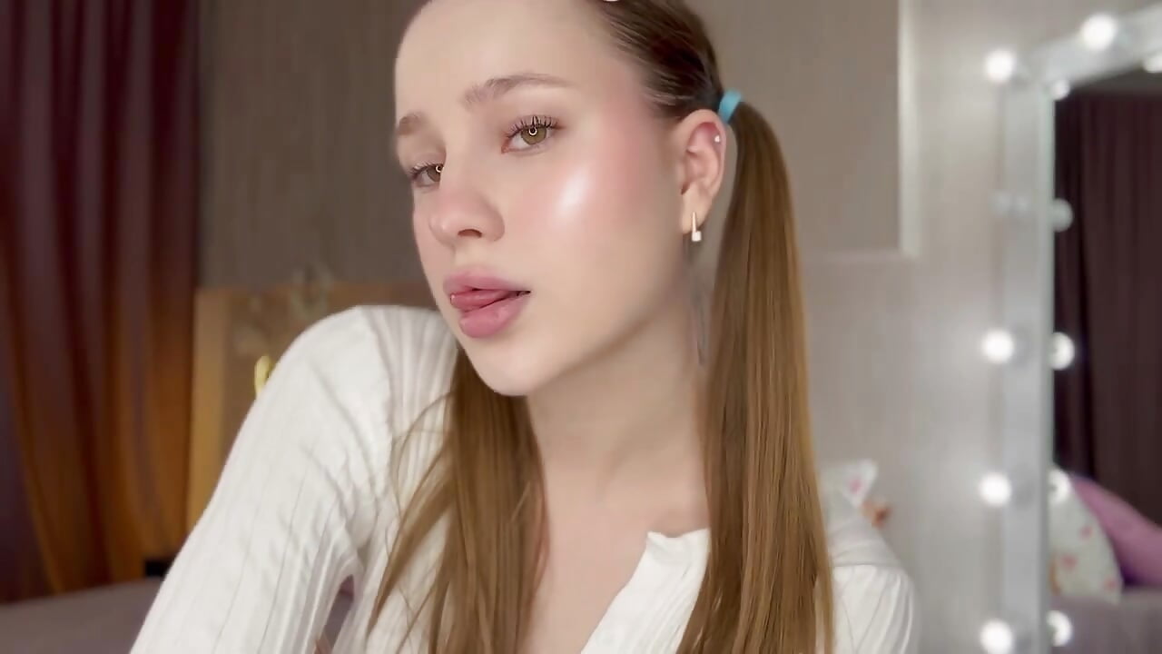 Cute Candy🍭 - video by Candy_Cansew cam model