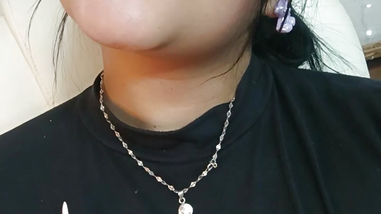 1000132663 - video by mia_traveluxe cam model