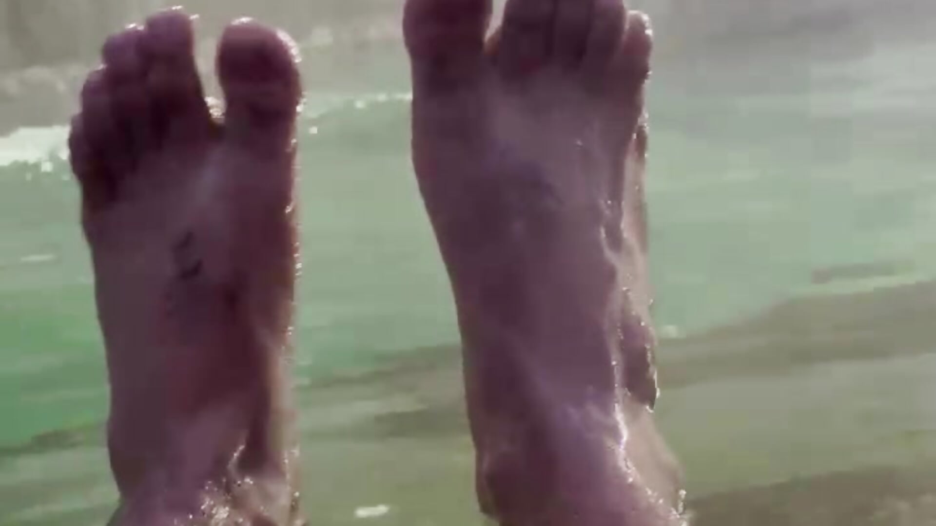 Hot water + feets 🔥❤️♨️ - video by samuelcoopeer cam model