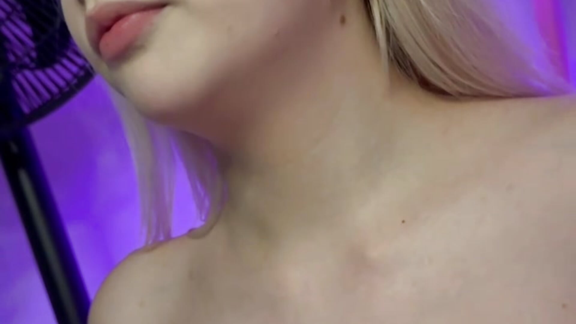 Titty massage - video ZazaLiya kameramallilta