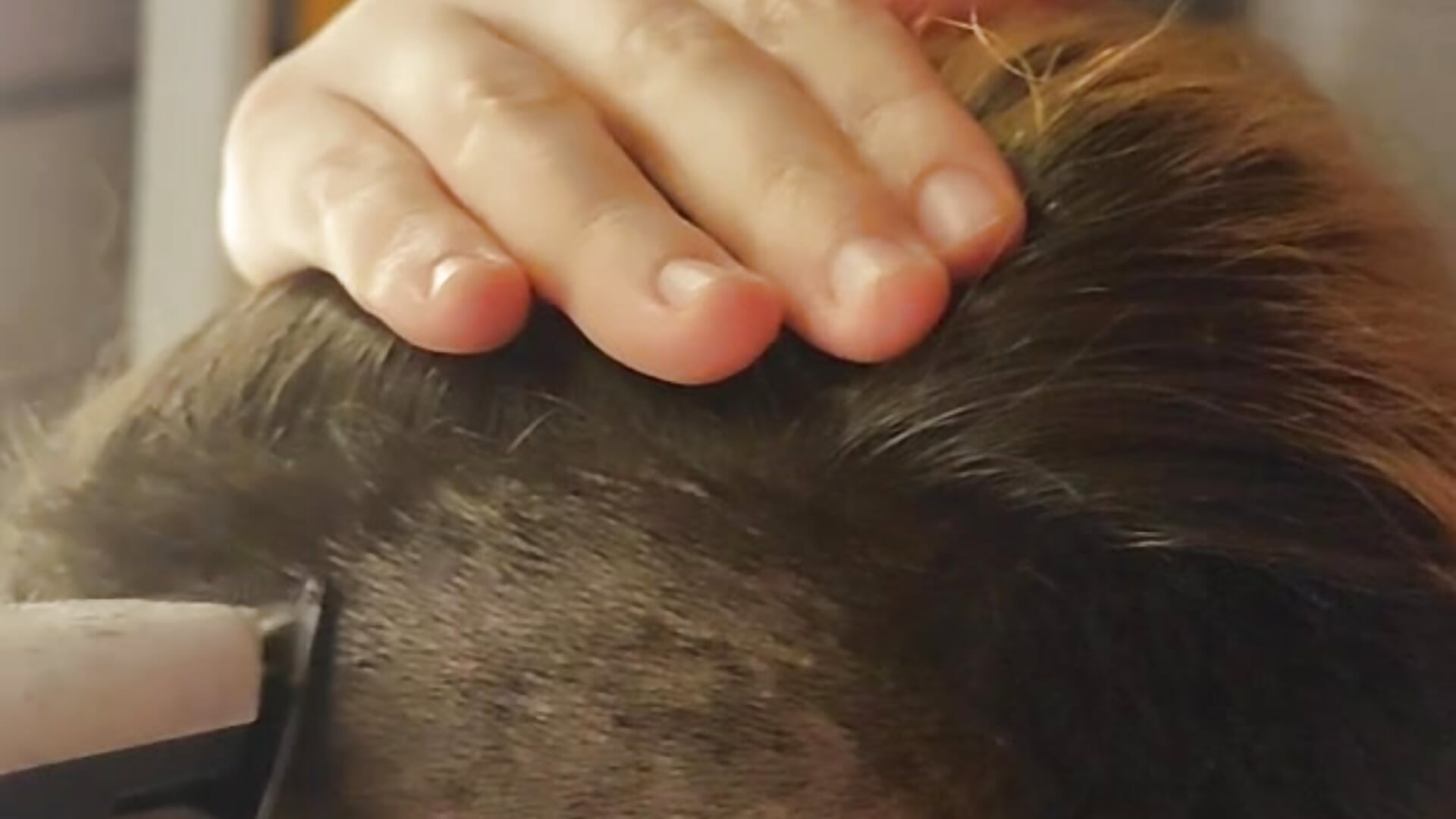 Morgana Evelynn - Mi raso la testa con un rasoio elettrico - video h4cMorganaEvelynn kameramallilta