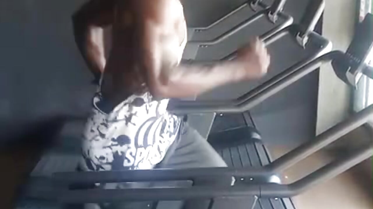 Force in Motion: Trotting with Power 🔥－カメラキャストのMarcusBlack_の動画