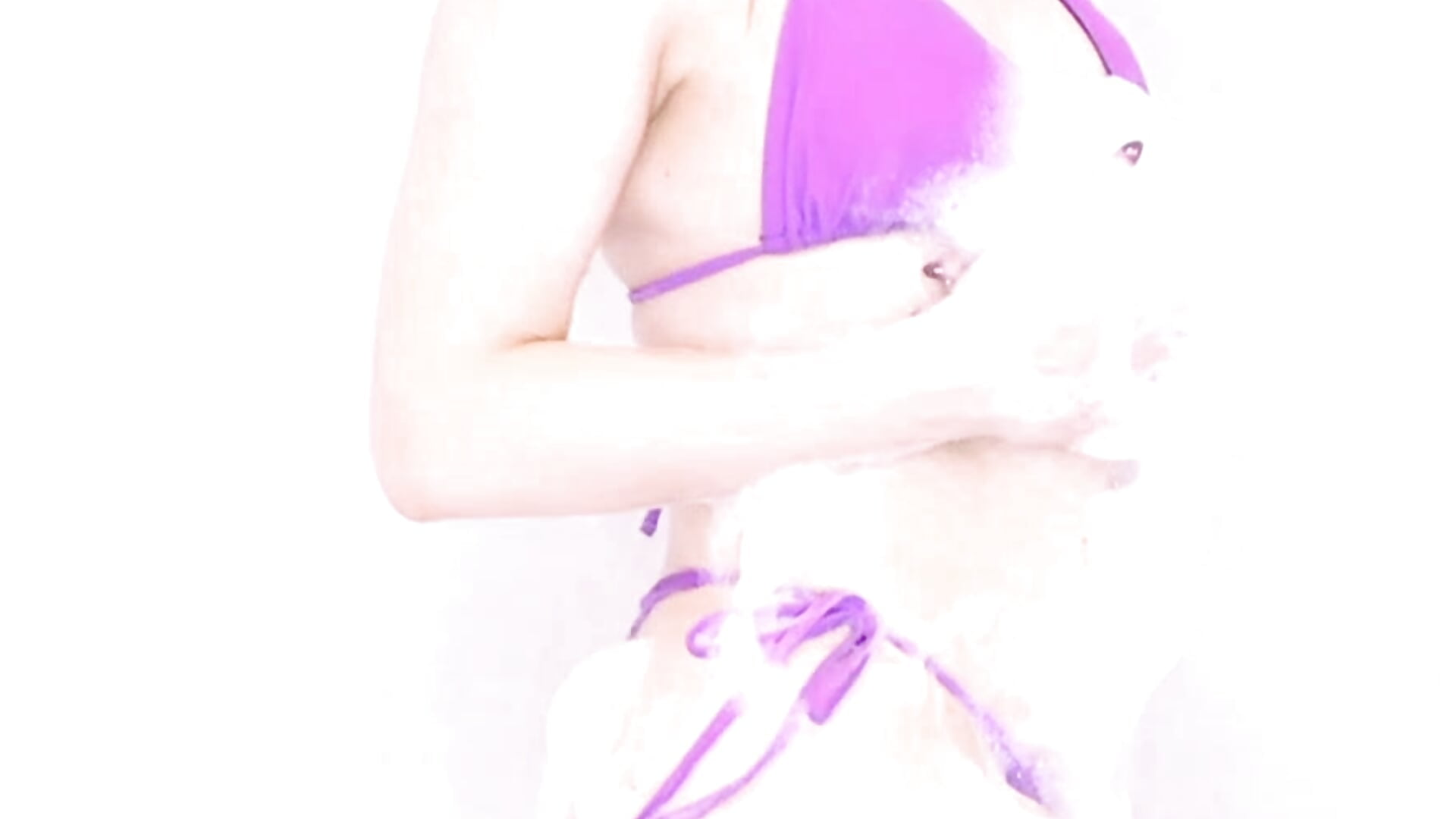 hot in the bathroom - βίντεο μοντέλου LindaSandy_1