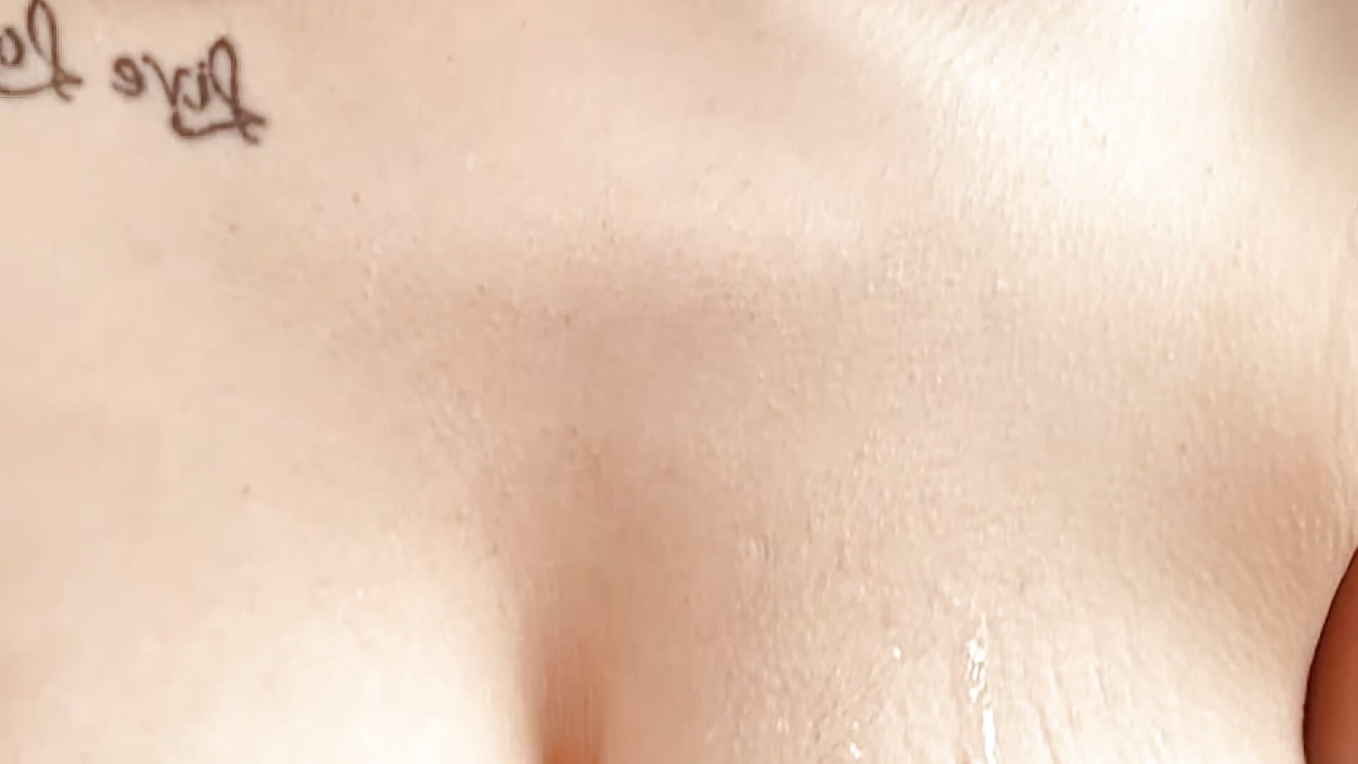Tits in saliva 🤤 - OtakuOops adlı kamera modelinin videosu