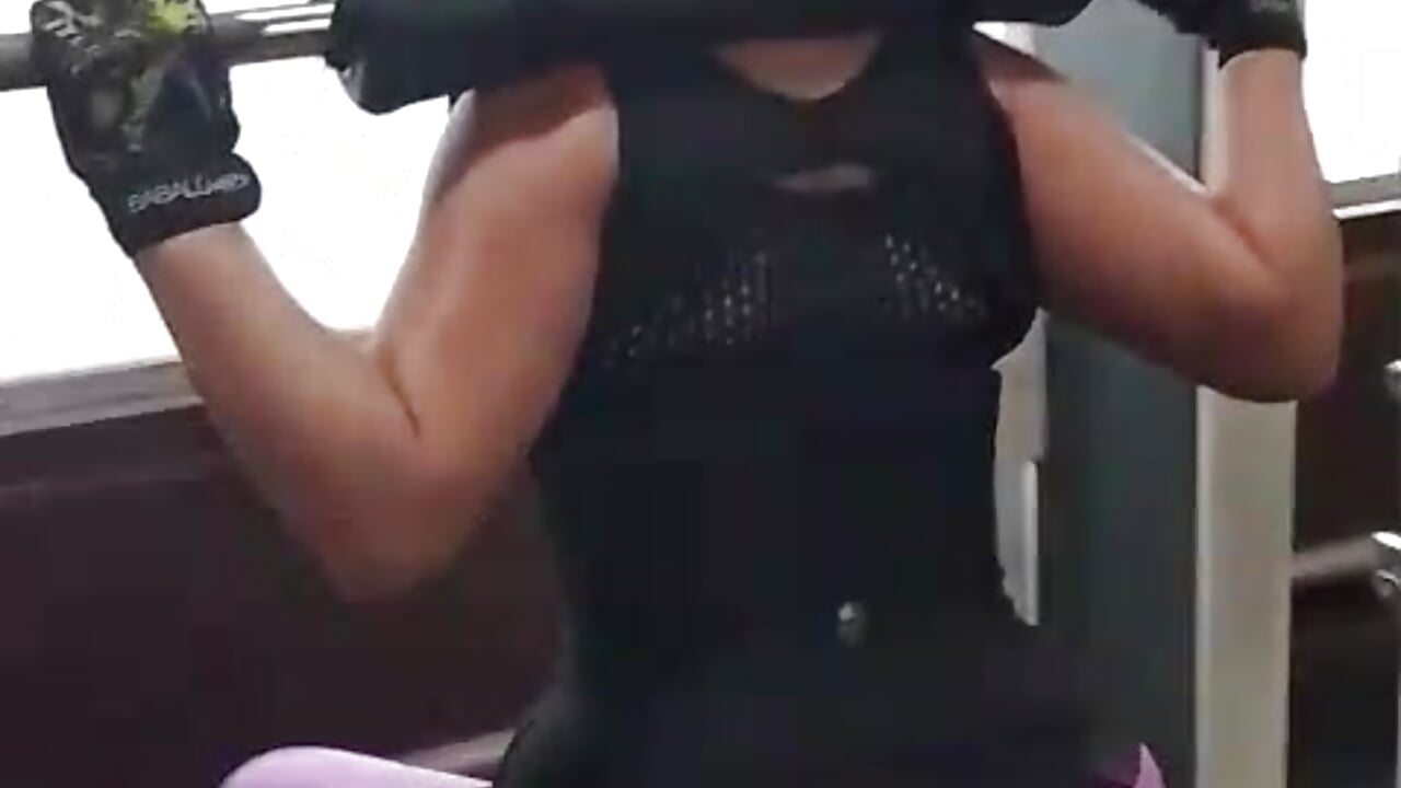 Yesenia at the gym – видео вебкам-модели Yeseniaa25_