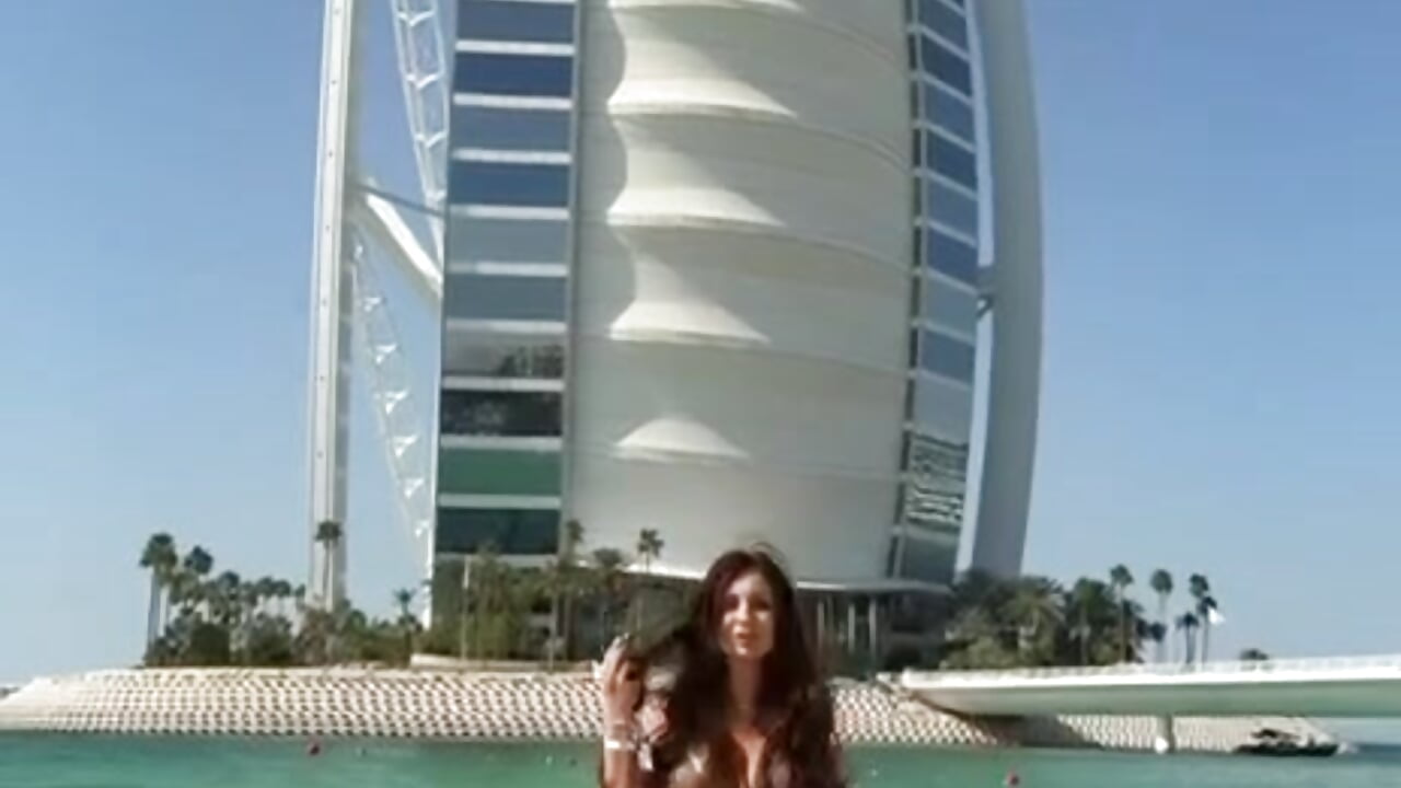 Enjoy - video oleh model kamera LunaBex