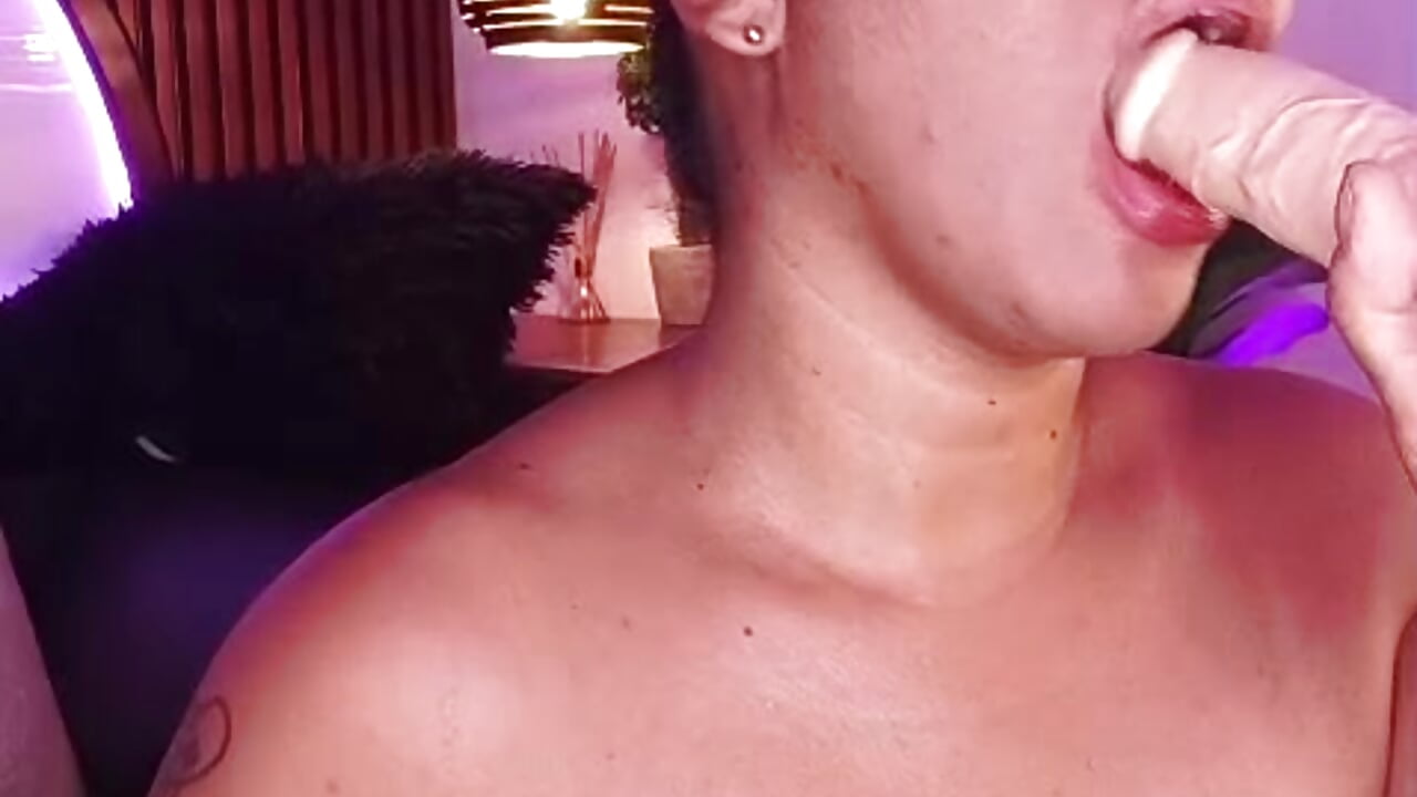 delicious blowjob 🥵 - EbonyHorrny 캠 모델의 동영상
