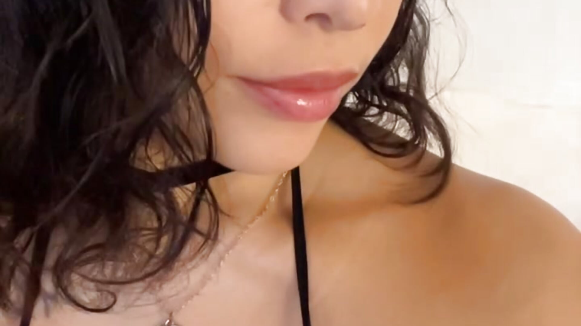 Hiii - βίντεο μοντέλου BelleXBeast