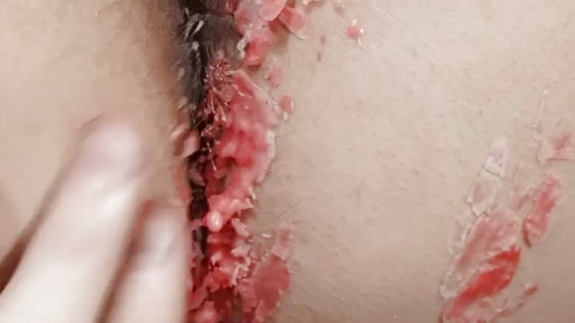 pussy + clitoris in wax - vidéo du modèle de showcams damn_angel66