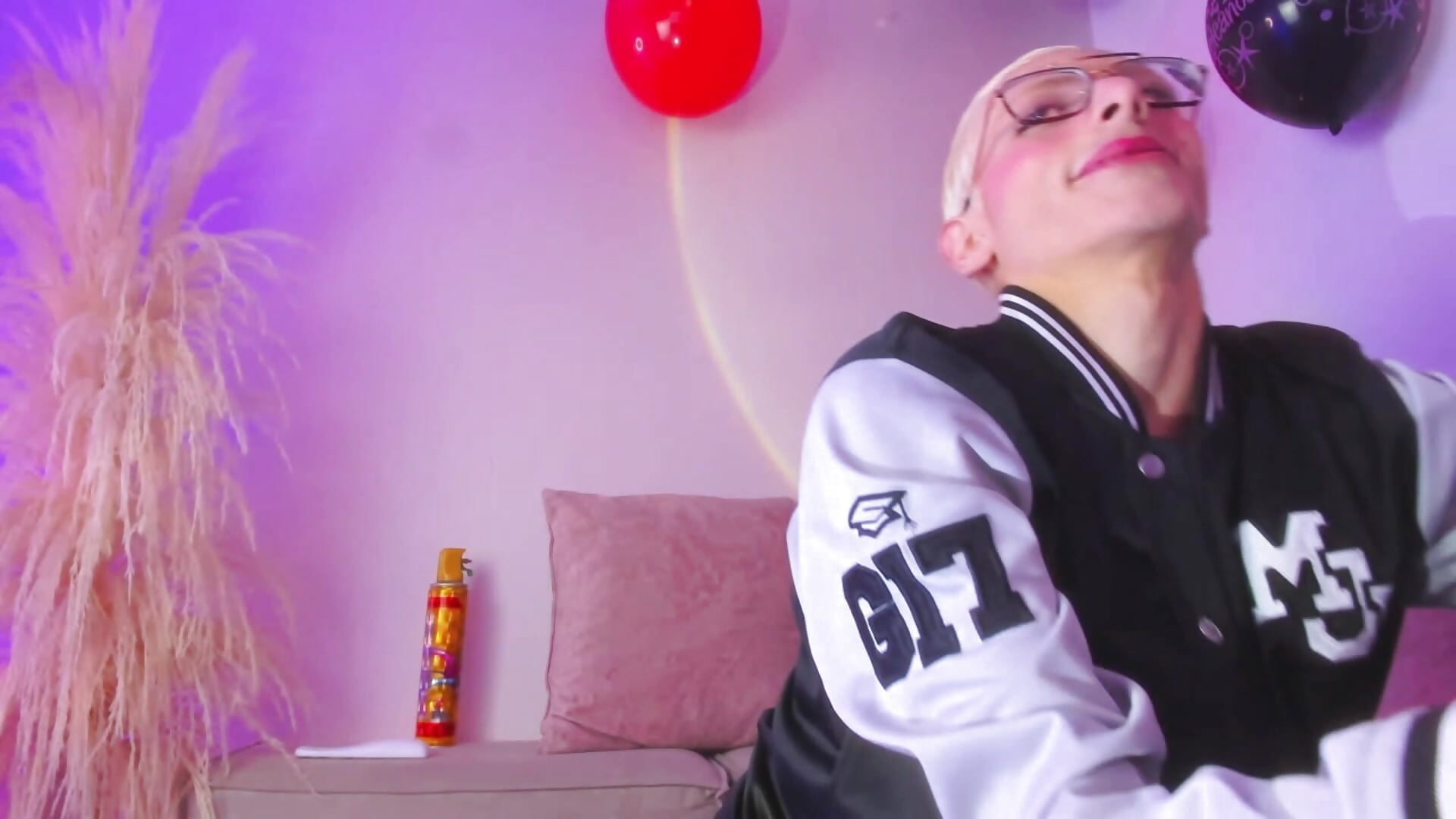 Happy 20 Birthday - video by liiamluna_ cam model