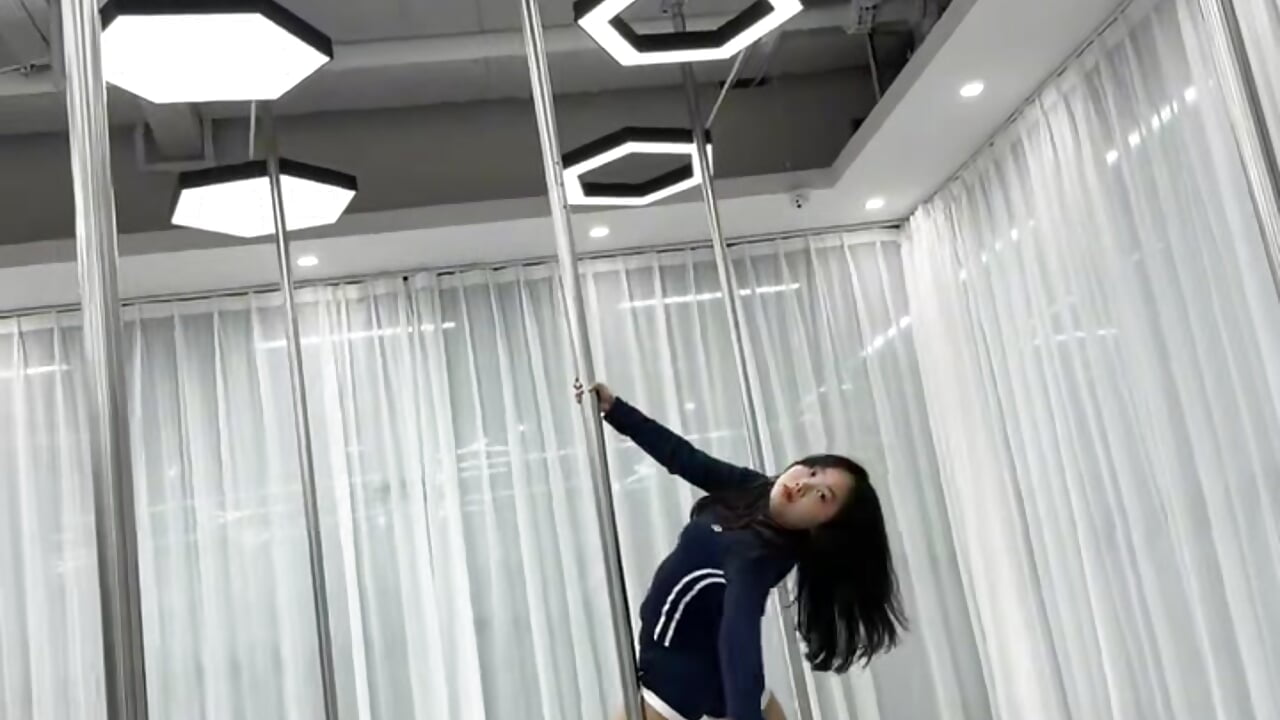 琪琪钢管舞