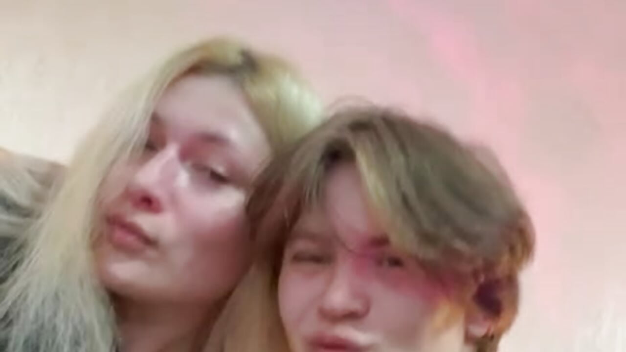 Kiss - video by Hikki_ cam model