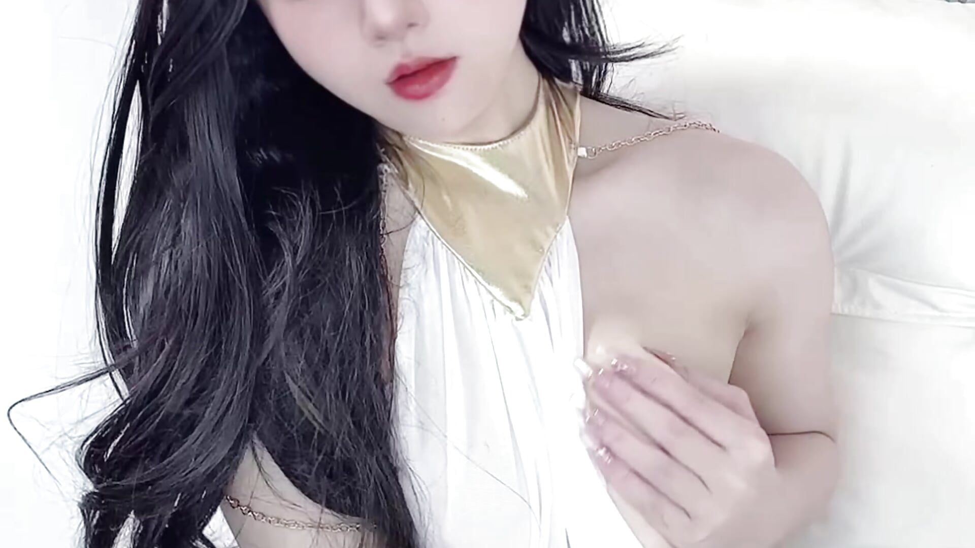 听说那异域公主，最能蛊惑人心。