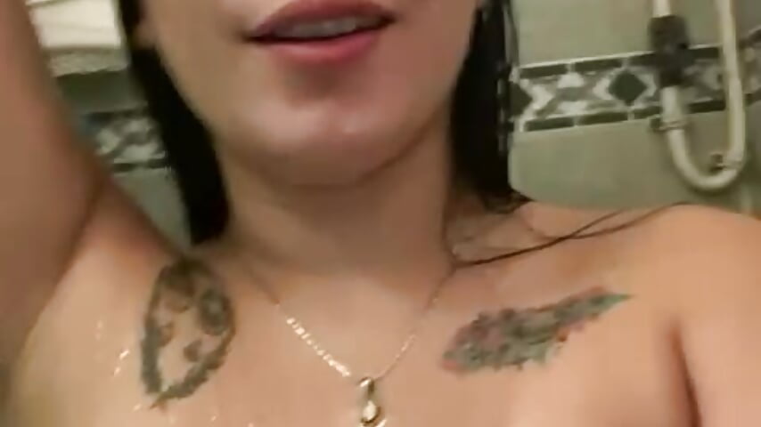 Shower 💦 - video oleh Thunderbolt_blue kamera model