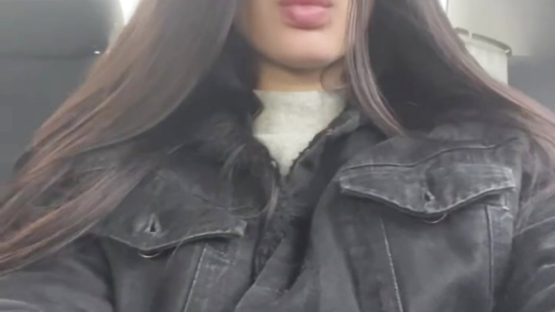 sometimes music says more than it needs to – video od webkamerové modelky Agnessa