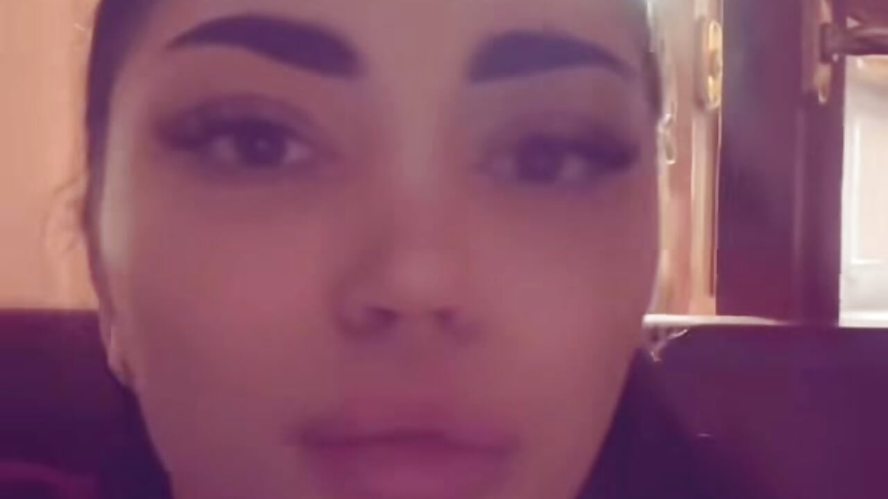 fun))) – video od webkamerové modelky Agnessa